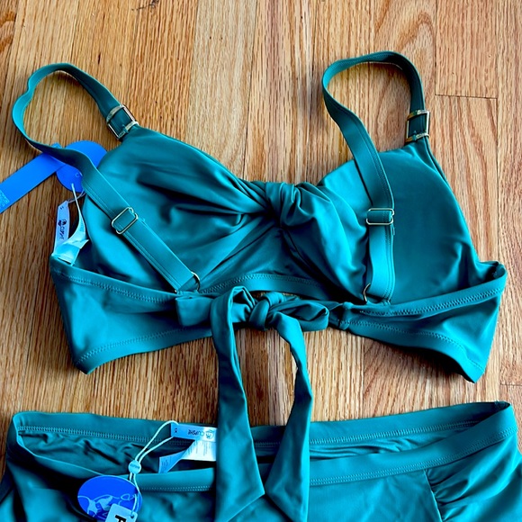 Bikini - Picture 5 of 5